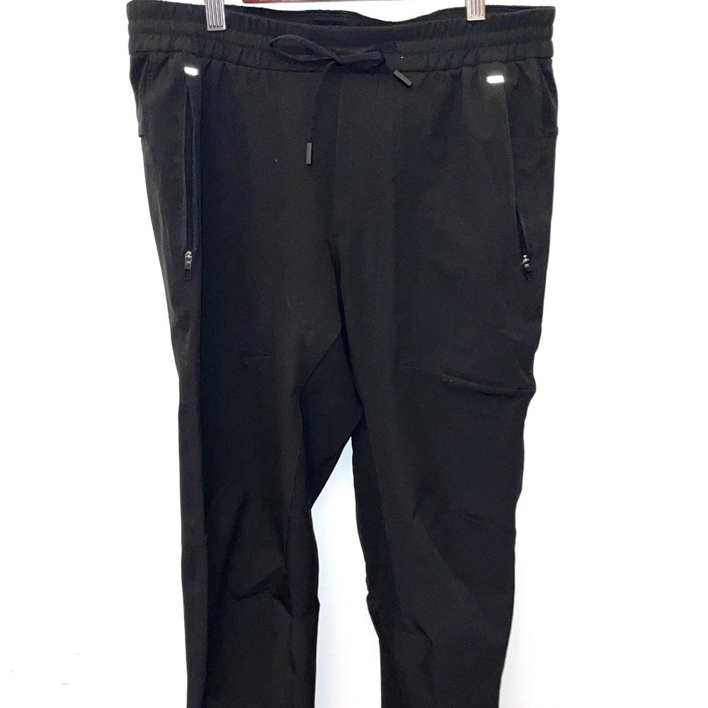 Mens Lululemon License to Train Jogger Pants size Medium, Black